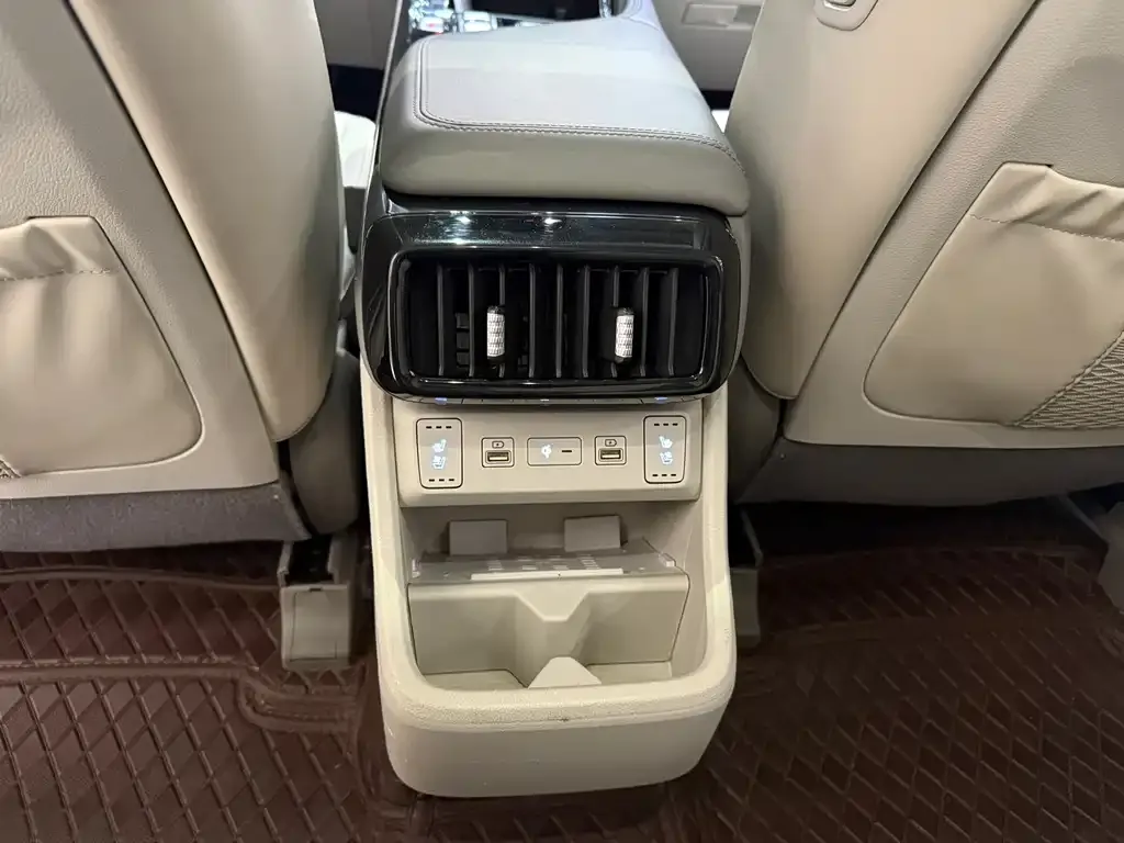 Hyundai Custo — фото 6