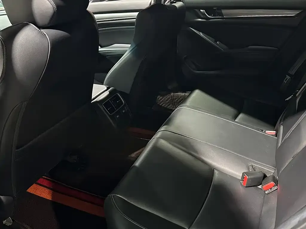 Honda Accord — фото 6