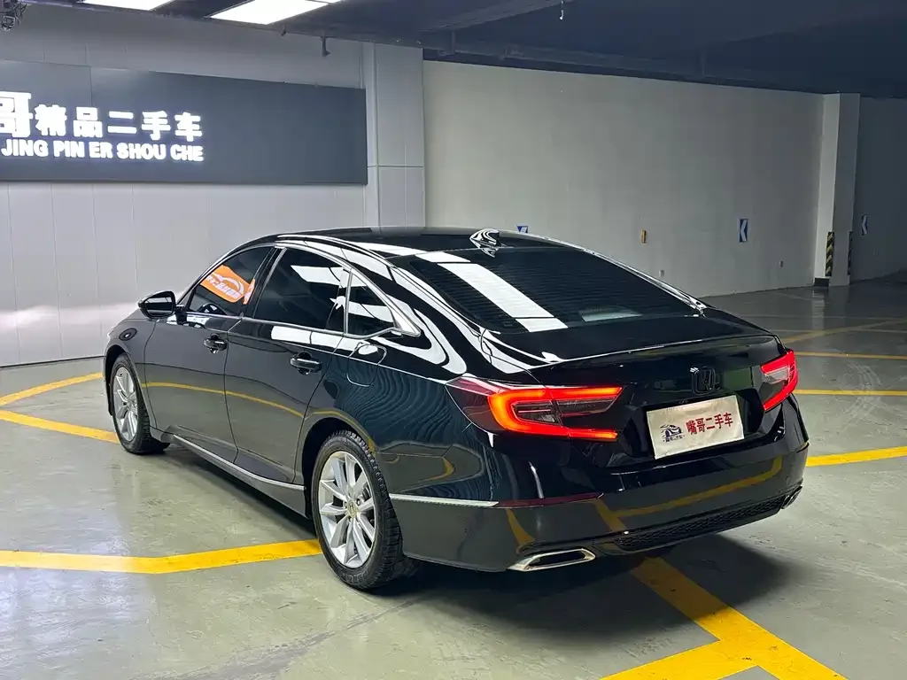 Honda Accord — фото 9