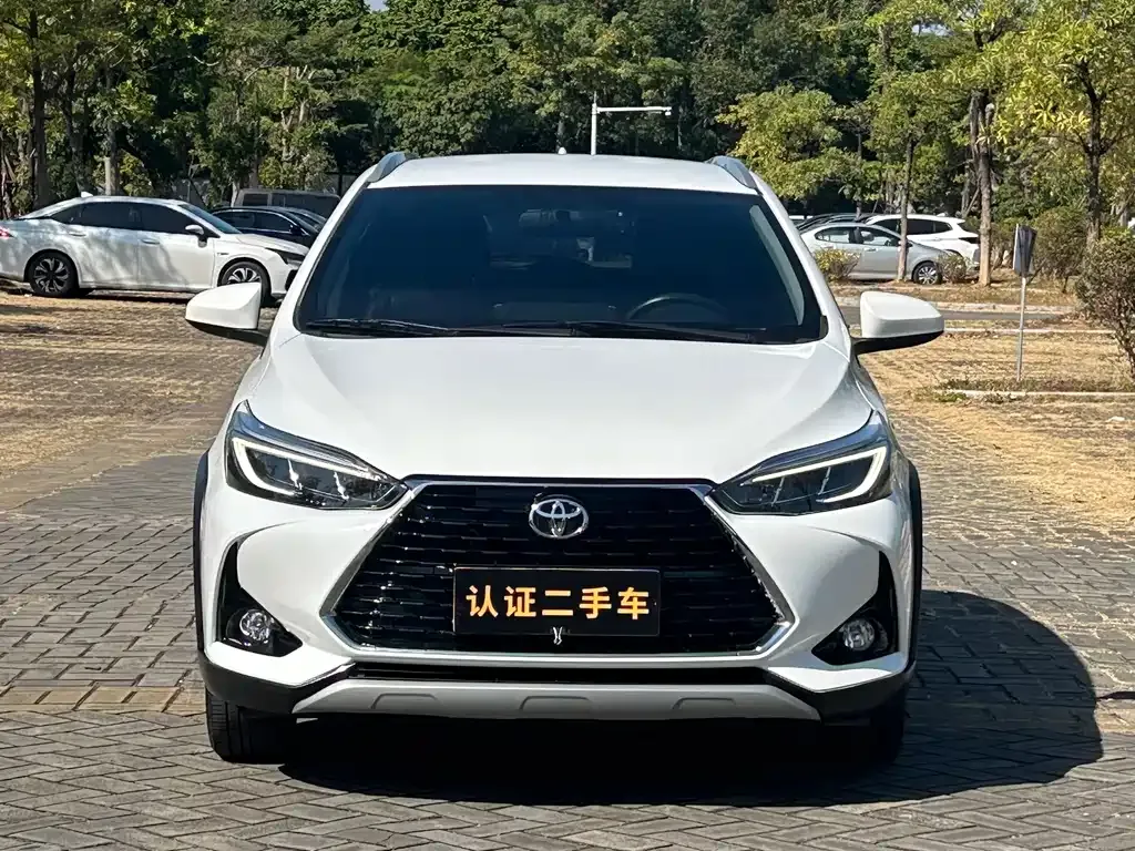 Toyota Yaris L — фото 2