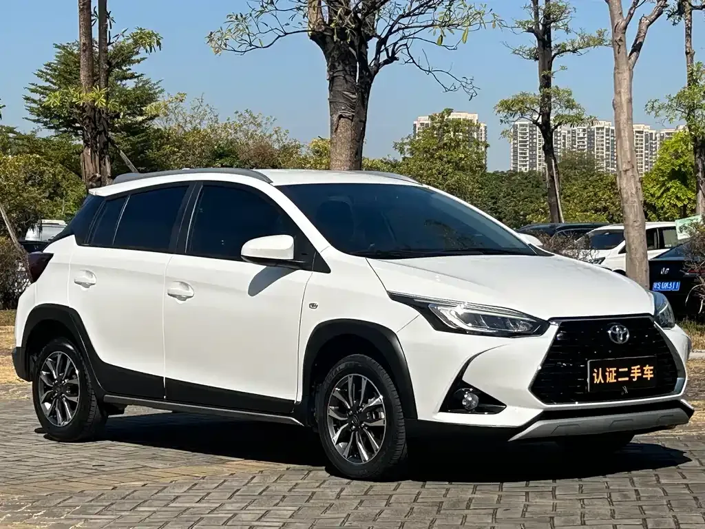 Toyota Yaris L — фото 3