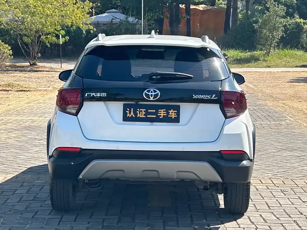 Toyota Yaris L — фото 4