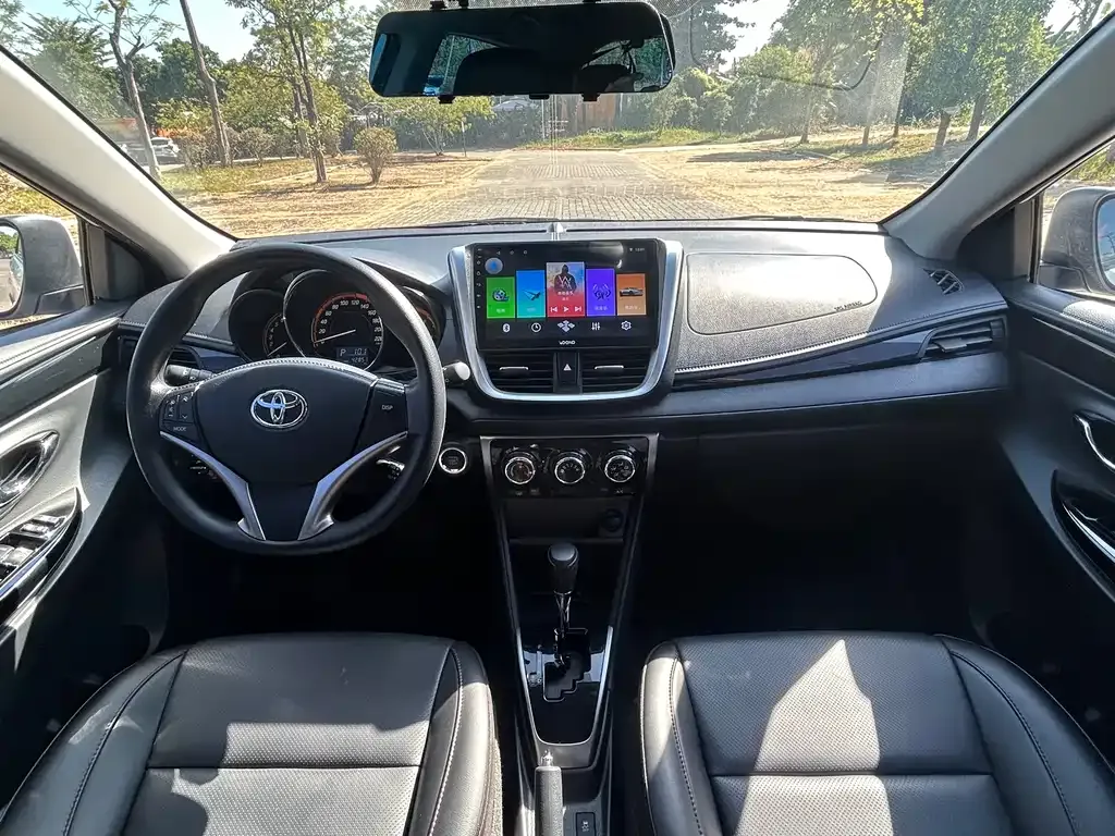 Toyota Yaris L — фото 9