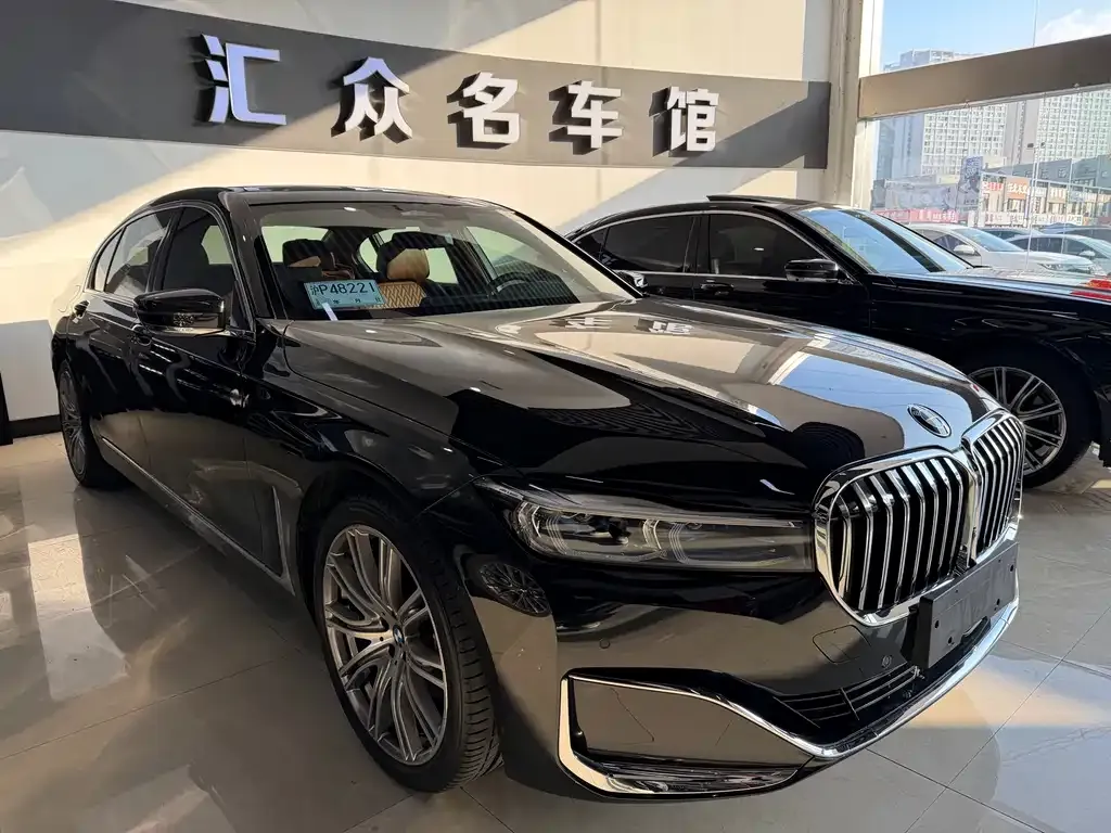 BMW 7 Series — фото 1