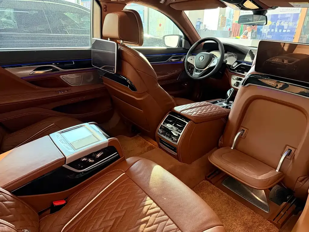 BMW 7 Series — фото 10