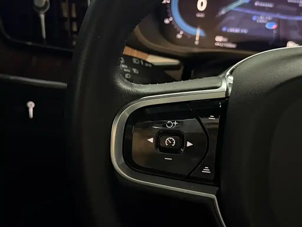 Volvo XC60 — фото 4