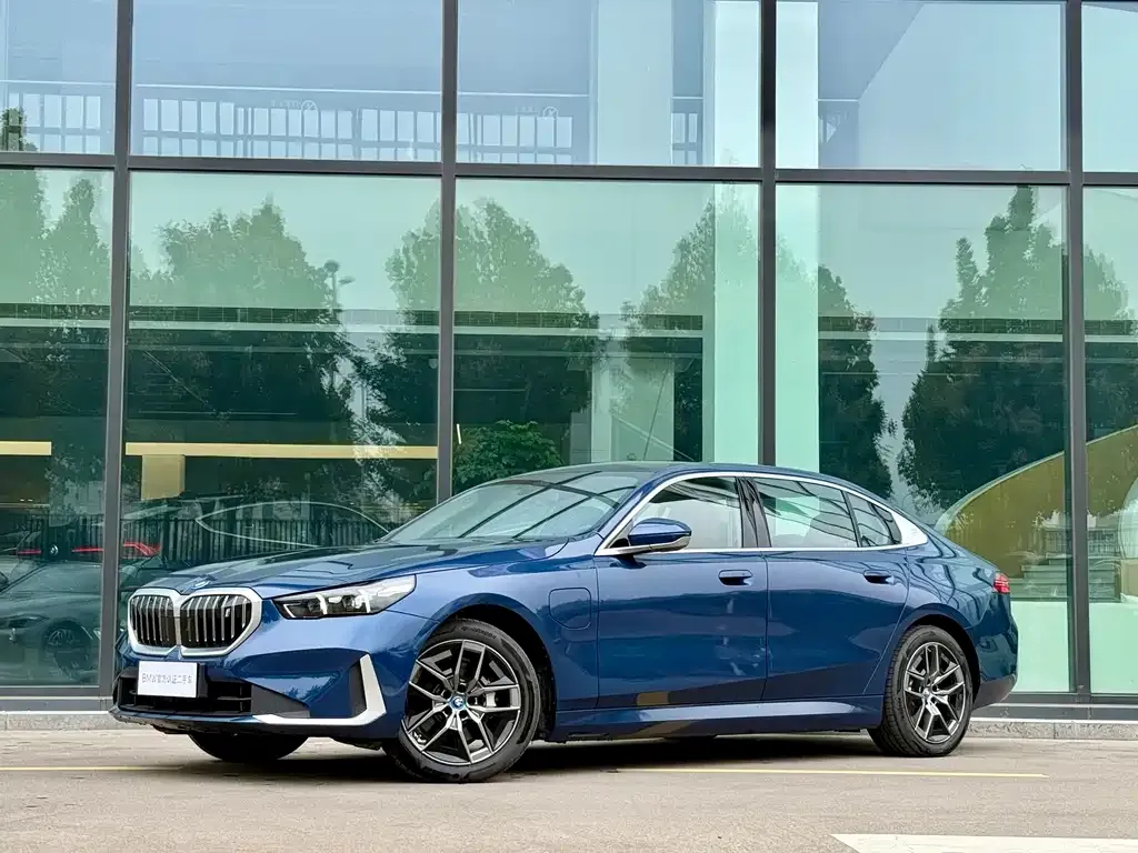 BMW i5 — фото 1