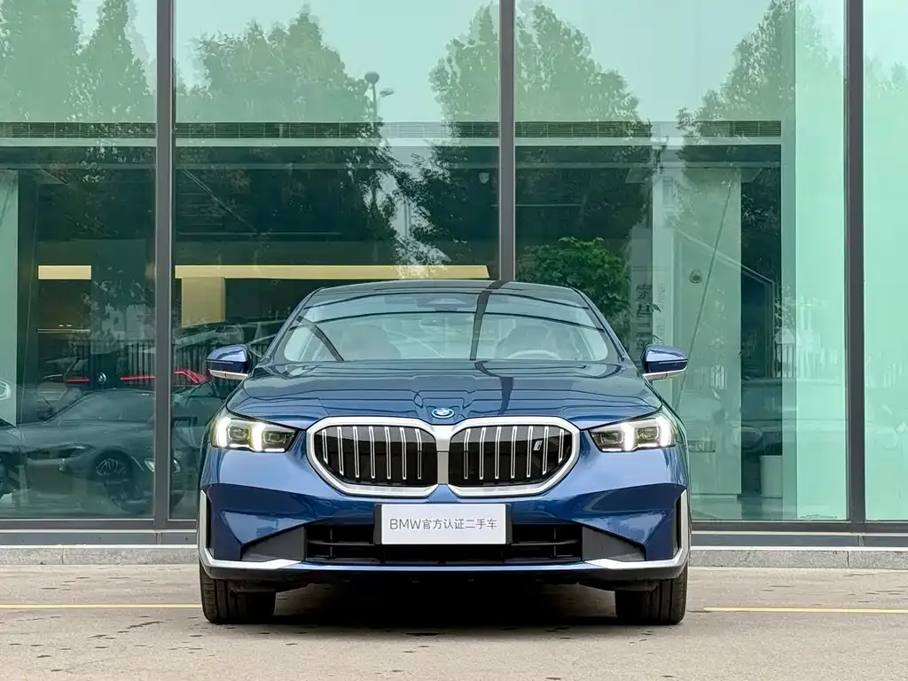 BMW i5 — фото 2