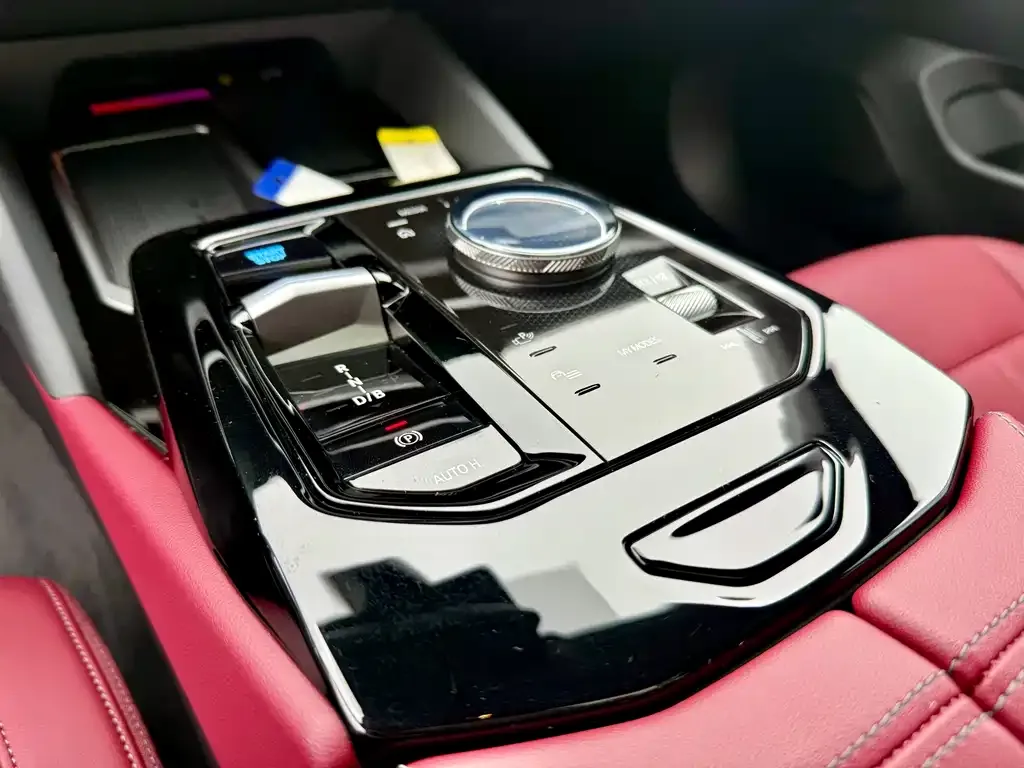 BMW i5 — фото 9