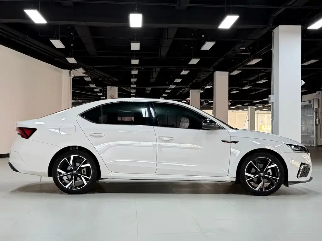 Skoda Octavia — фото 4