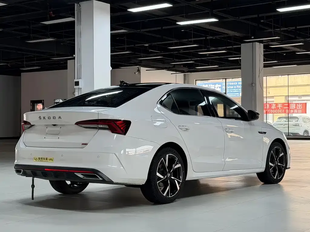 Skoda Octavia — фото 5