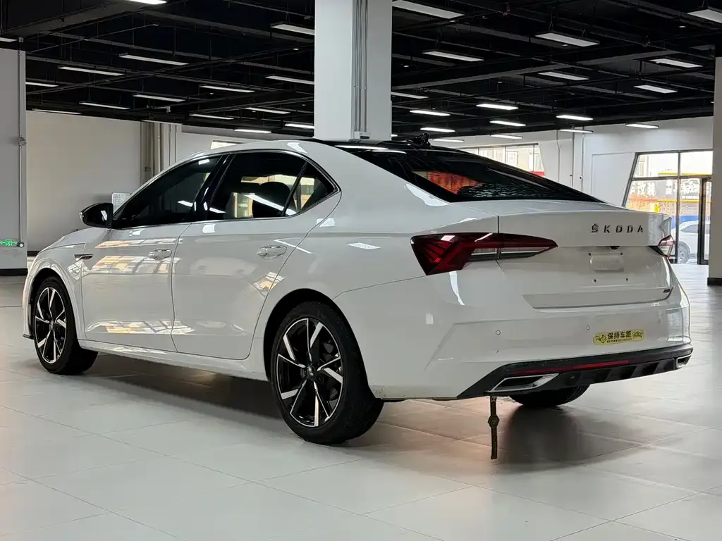 Skoda Octavia — фото 7