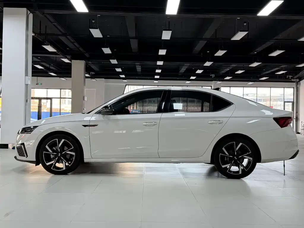 Skoda Octavia — фото 8