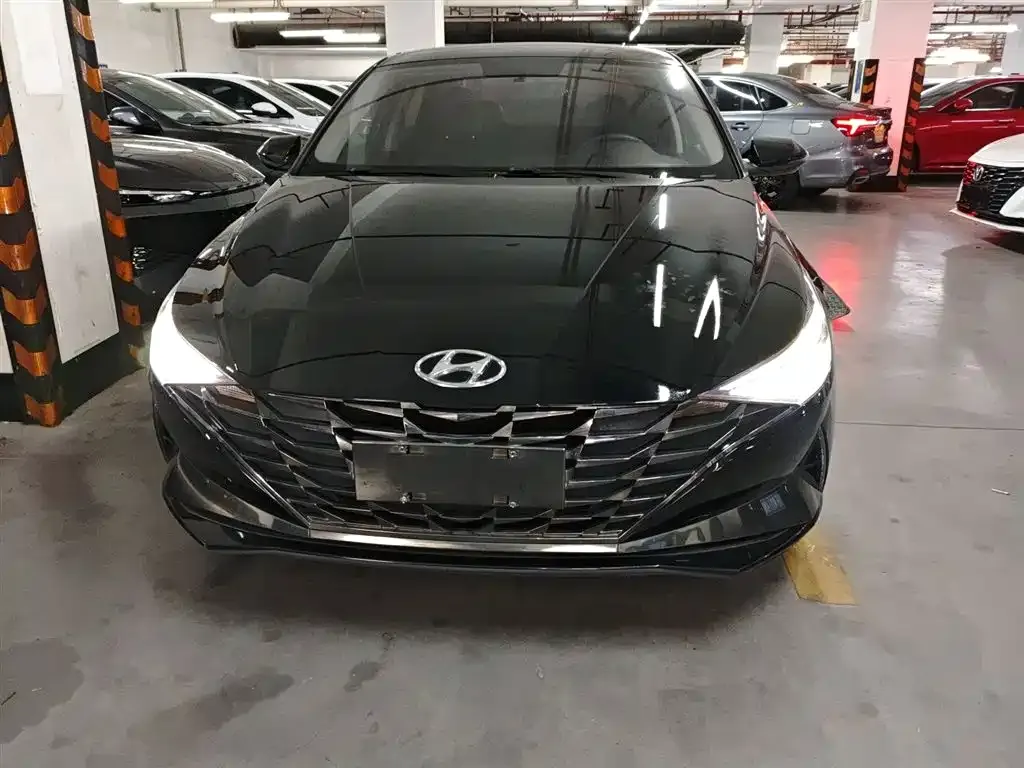 Hyundai Elantra — фото 3