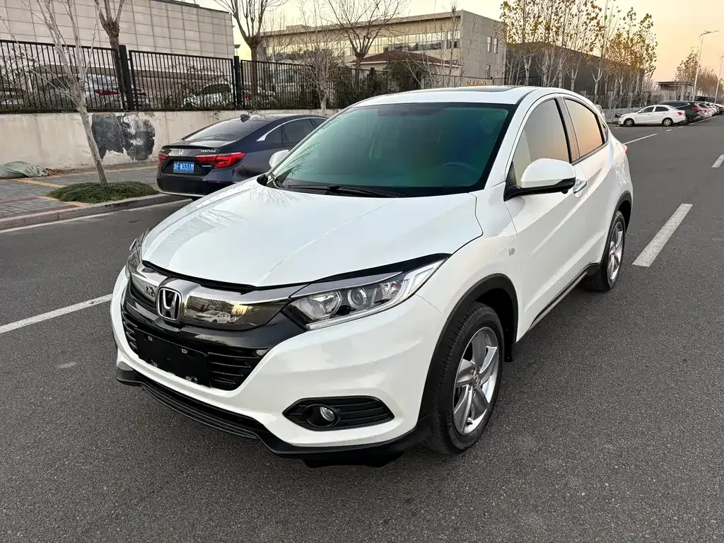 Honda Vezel — фото 1