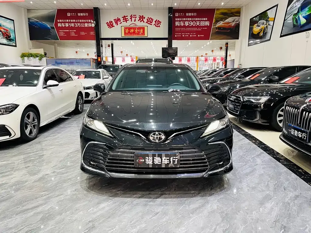 Toyota Camry — фото 2