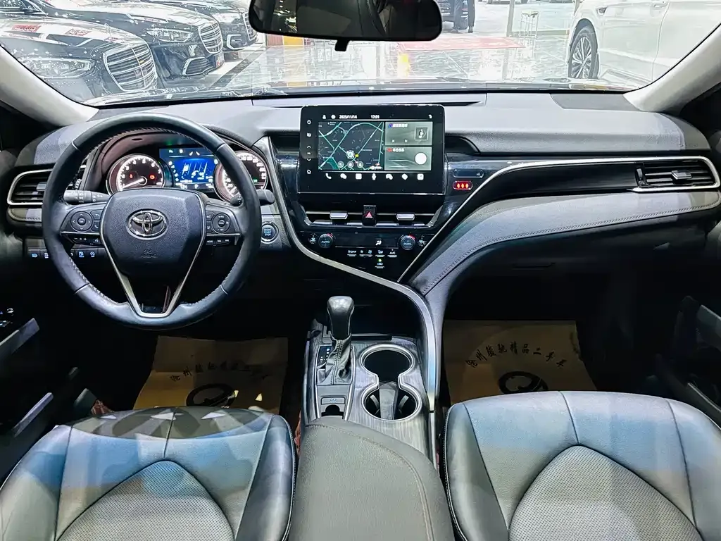 Toyota Camry — фото 5