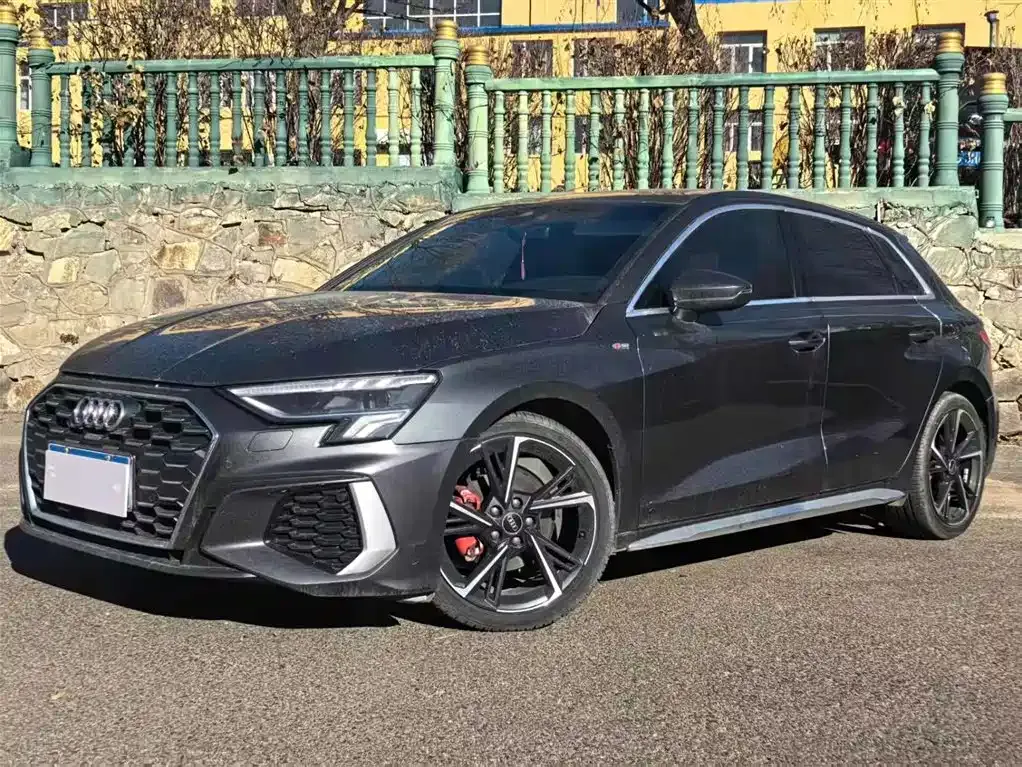 Audi A3 — фото 1