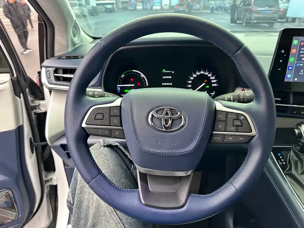 Toyota Granvia — фото 10