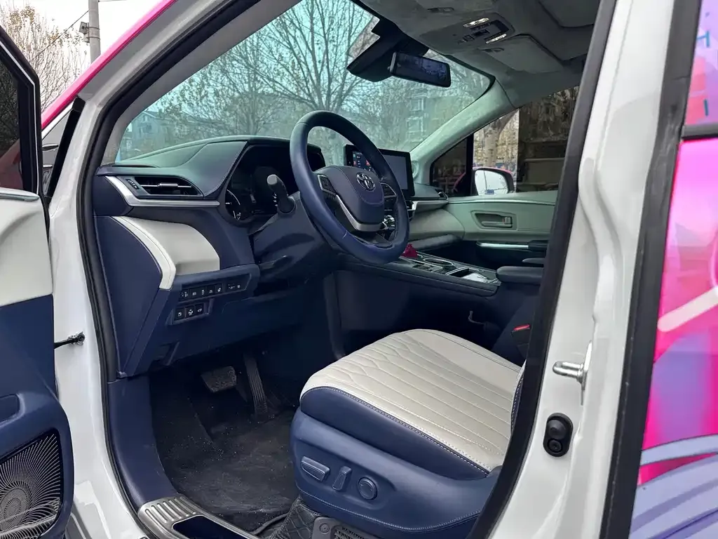 Toyota Granvia — фото 4