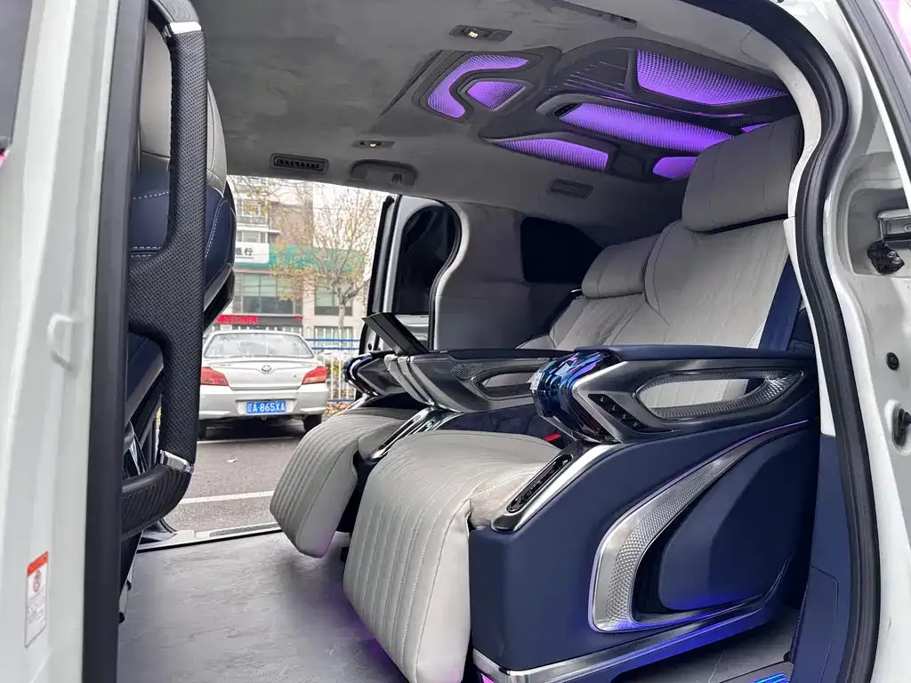 Toyota Granvia — фото 6