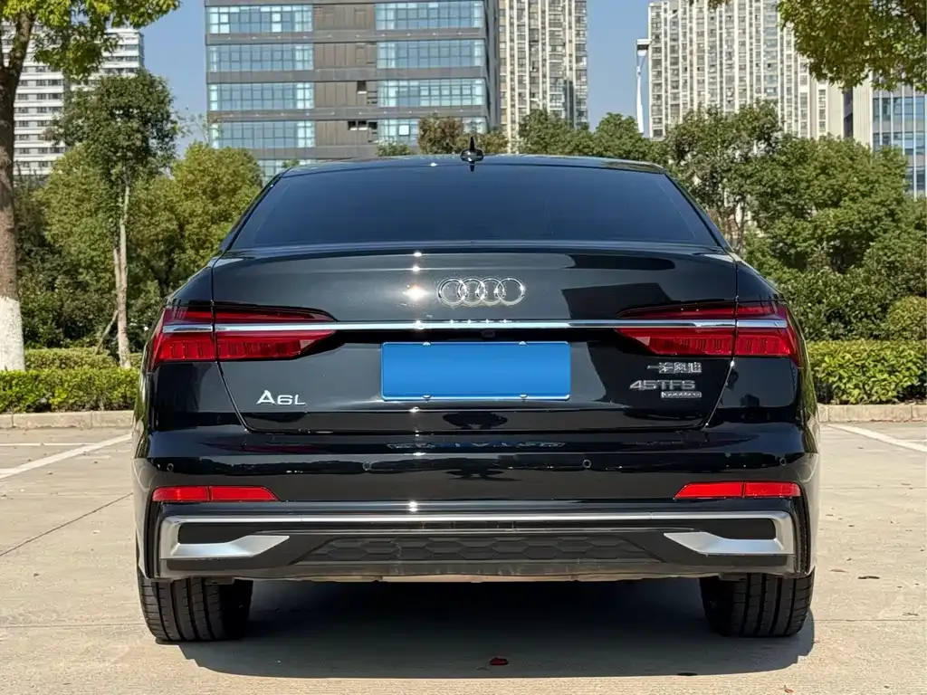 Audi A6L — фото 5