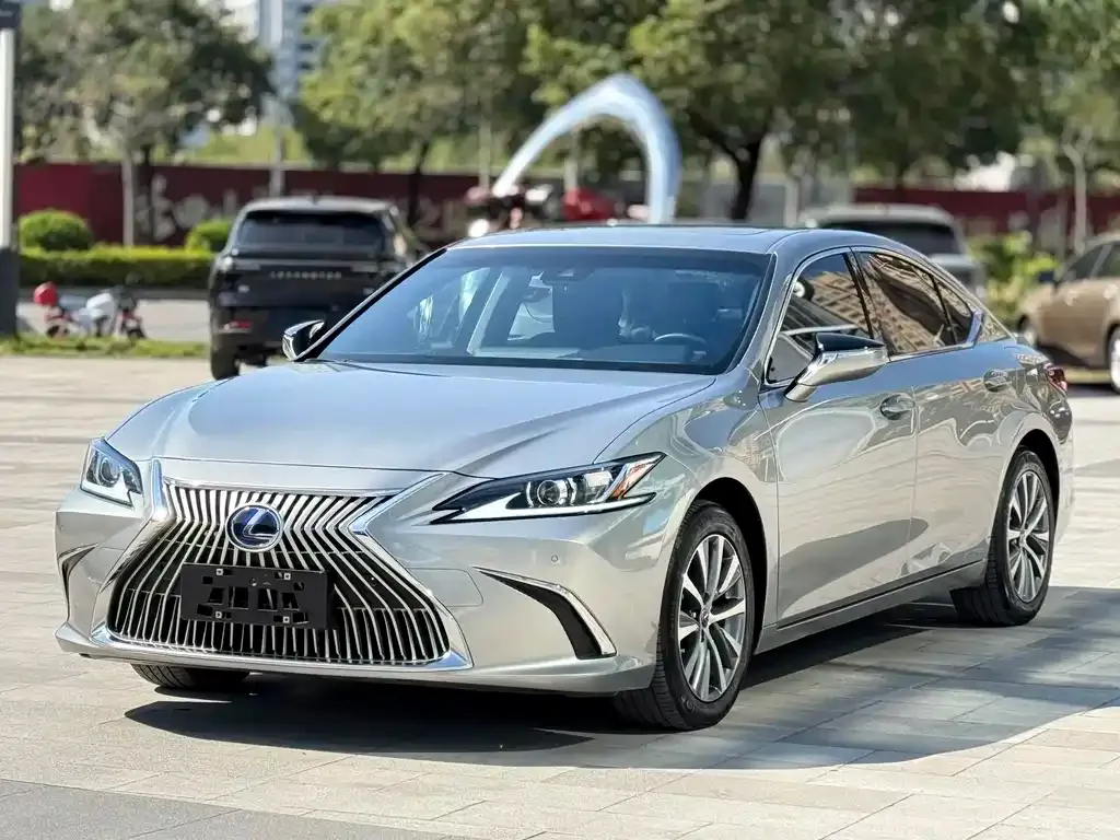 Lexus ES — фото 1