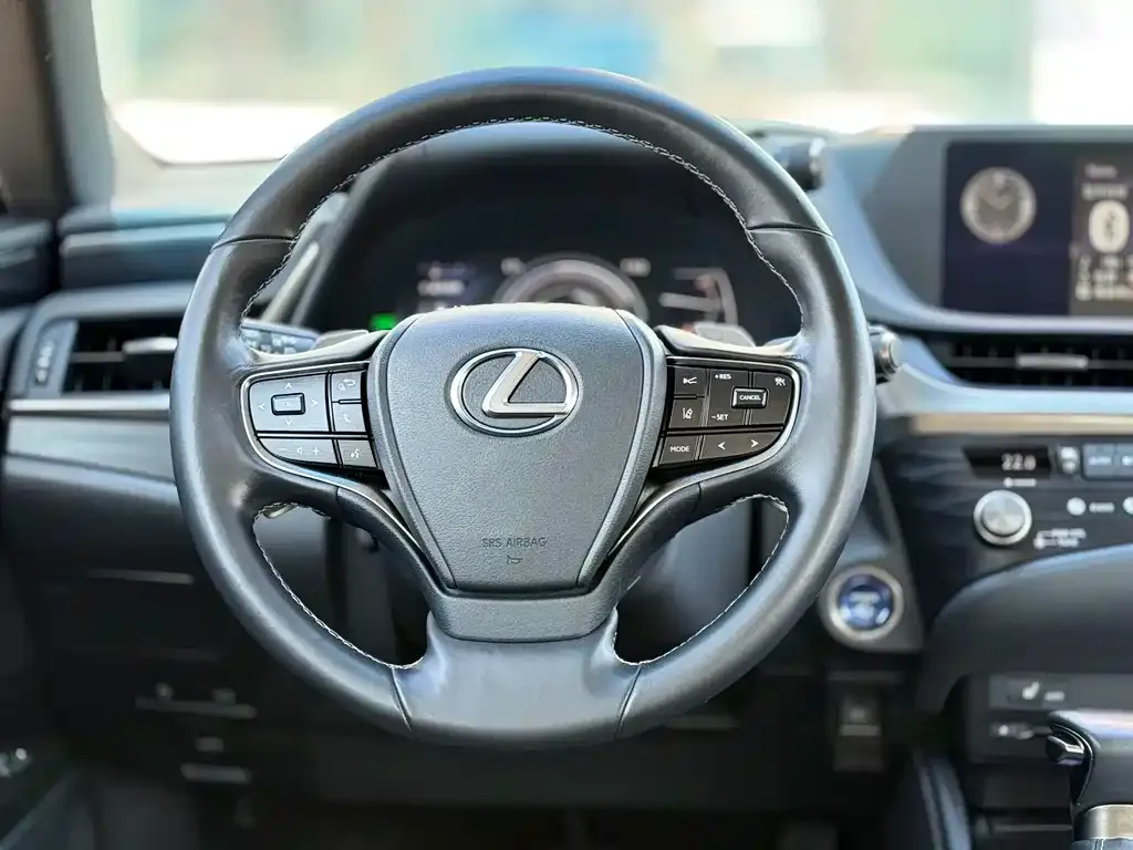 Lexus ES — фото 10