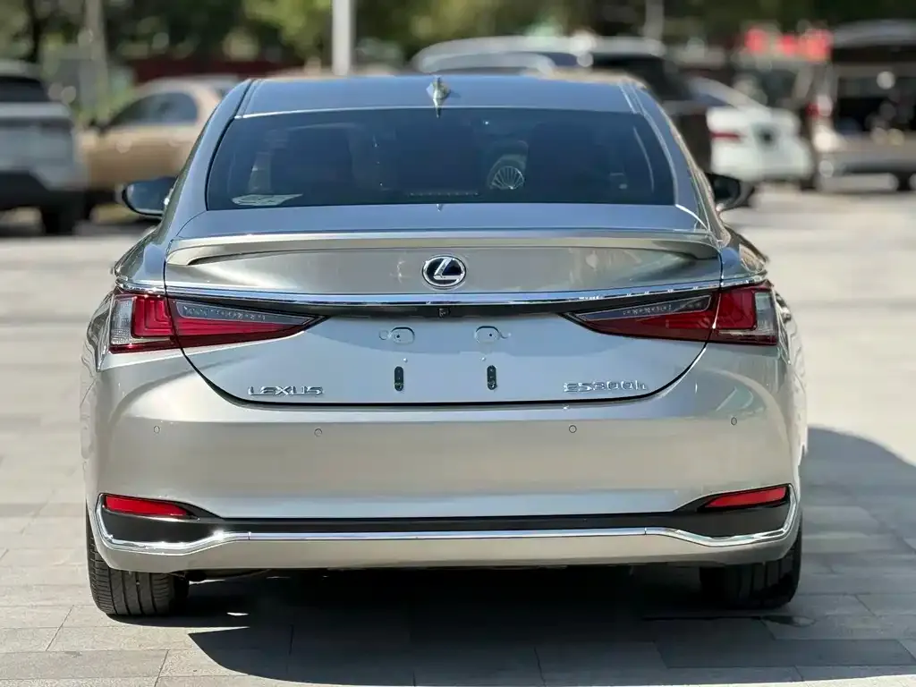 Lexus ES — фото 4