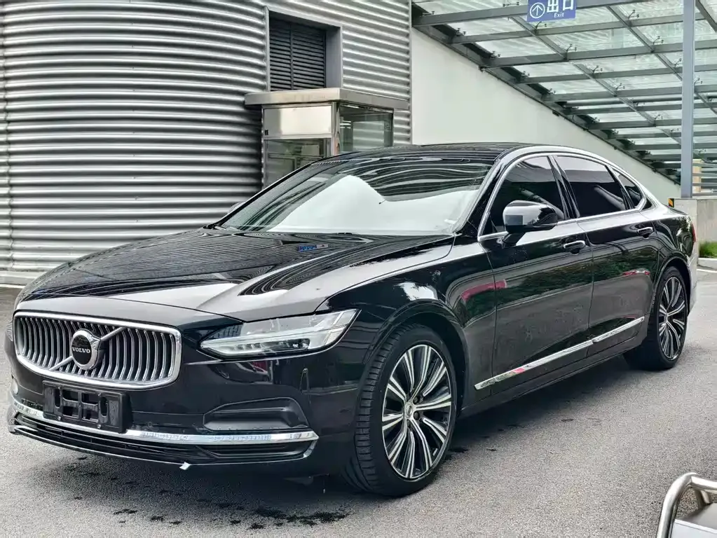 Volvo S90 — фото 1