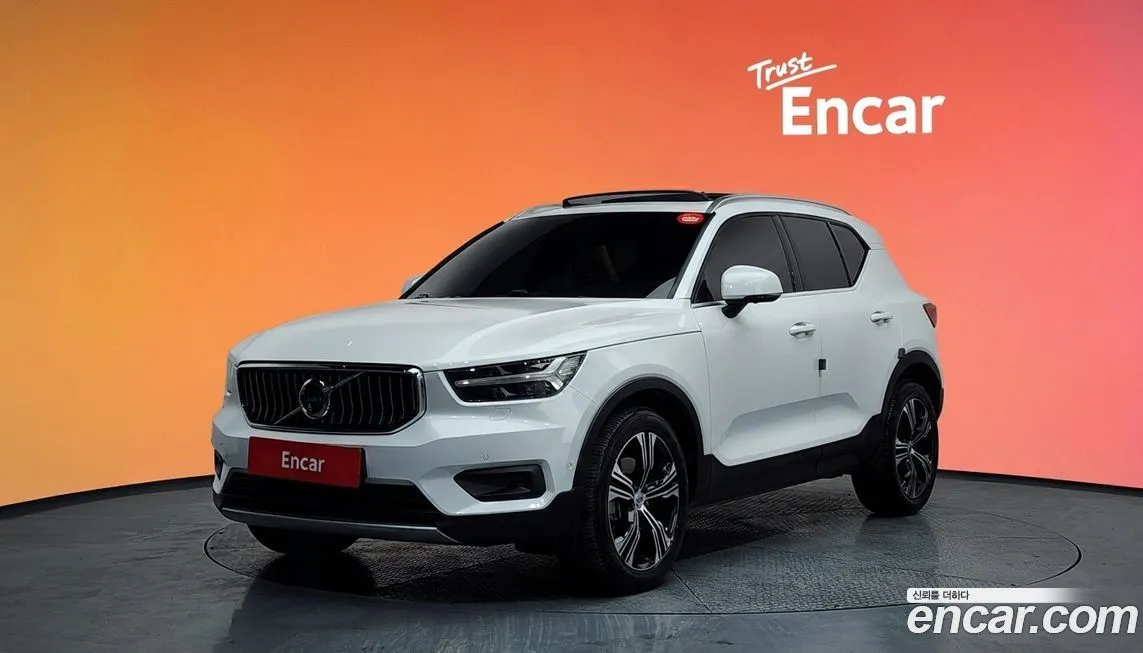 Volvo XC40 — фото 1