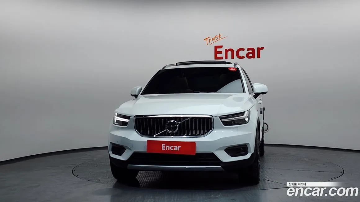 Volvo XC40 — фото 3