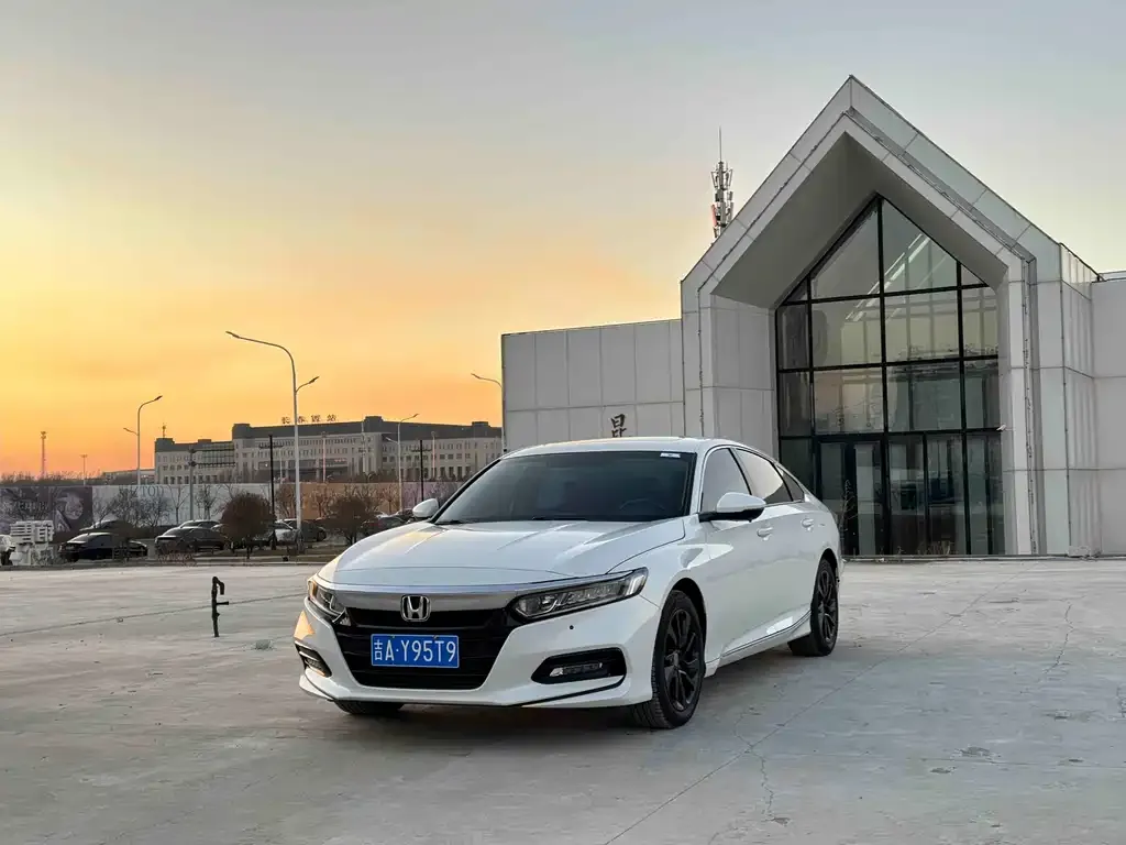Honda Accord — фото 1