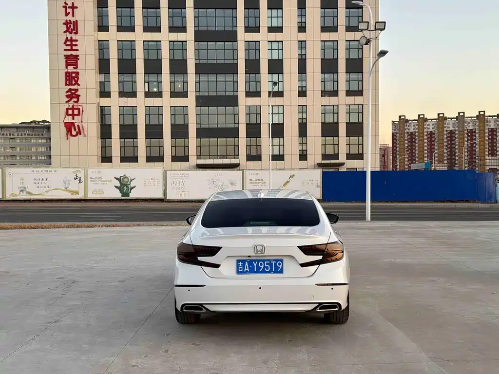 Honda Accord — фото 8