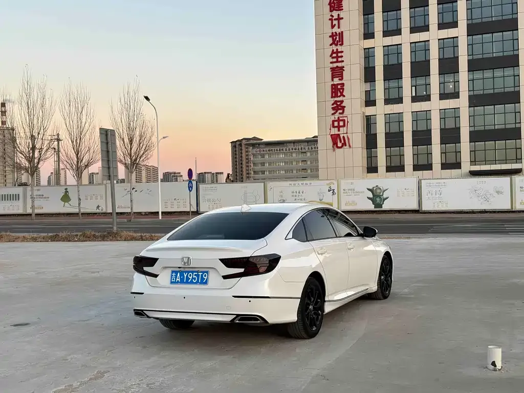 Honda Accord — фото 9
