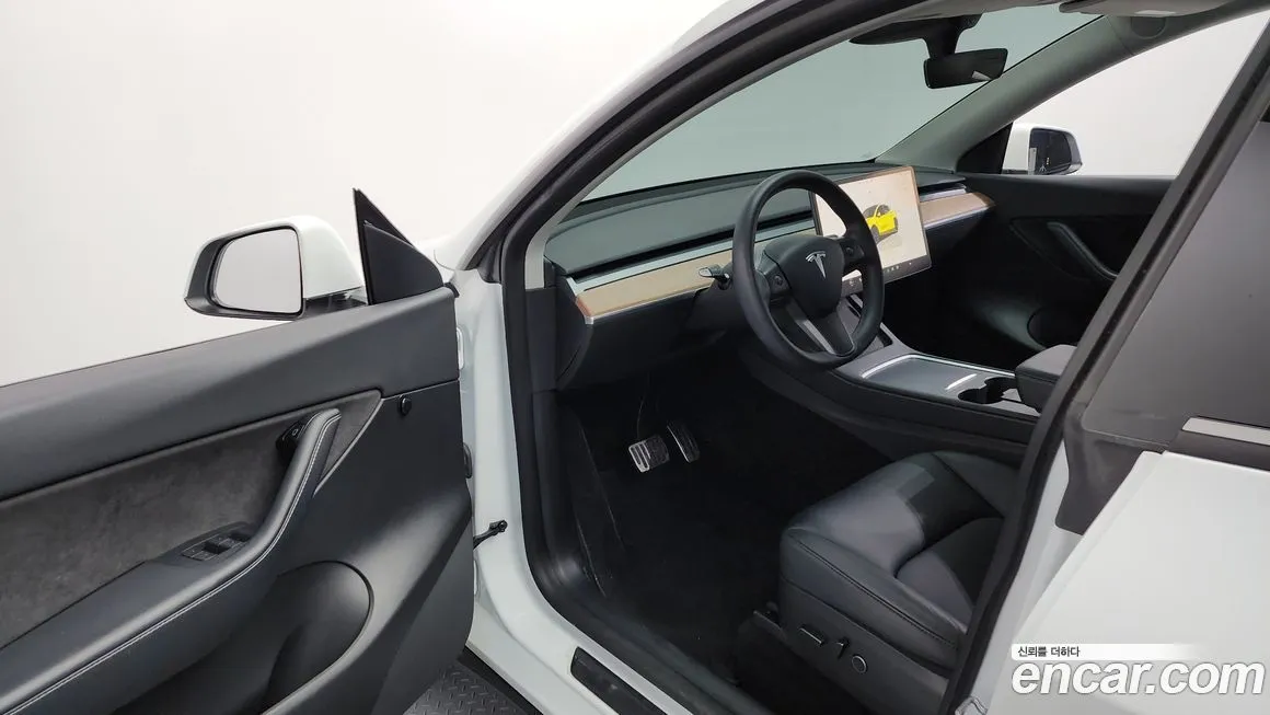 Tesla Model Y — фото 10