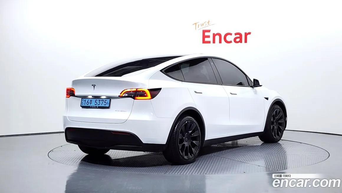Tesla Model Y — фото 2