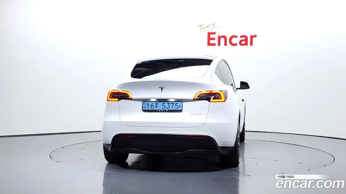 Tesla Model Y — фото 4