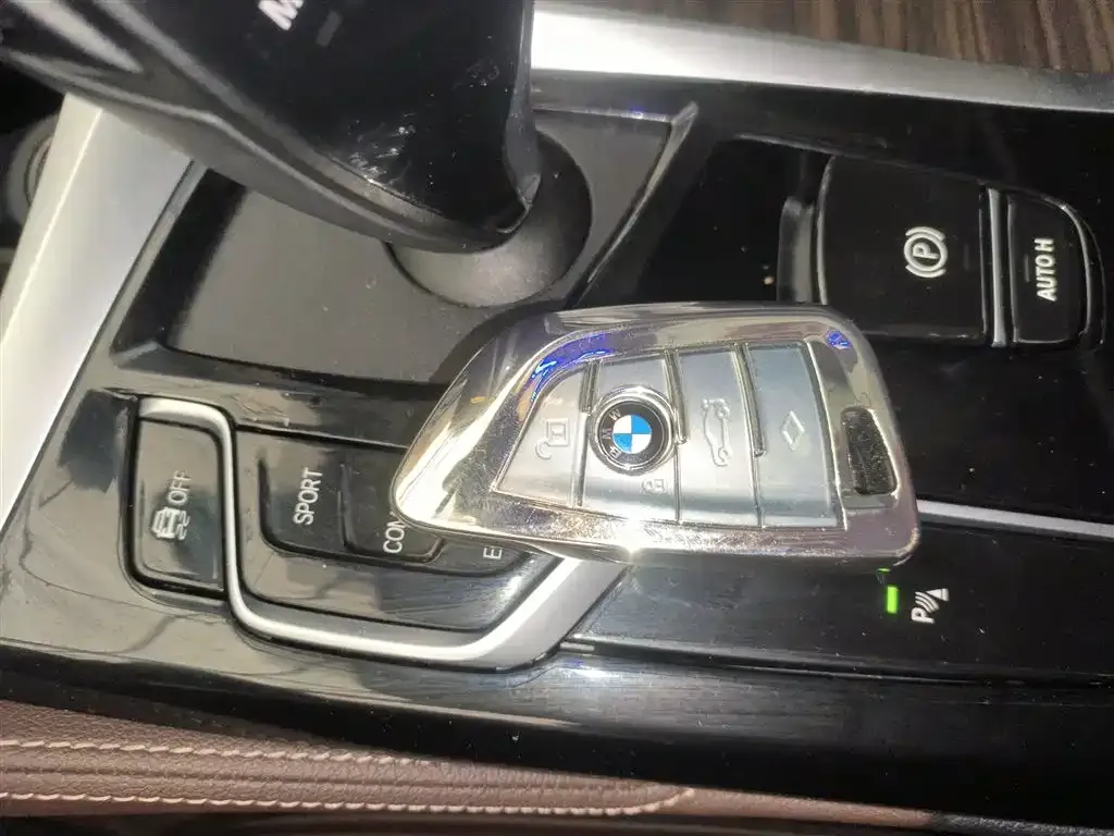 BMW 5 Series — фото 9