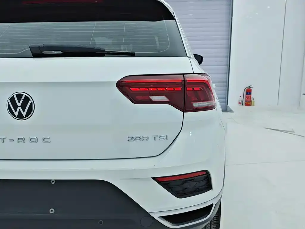 Volkswagen T-Roc — фото 10