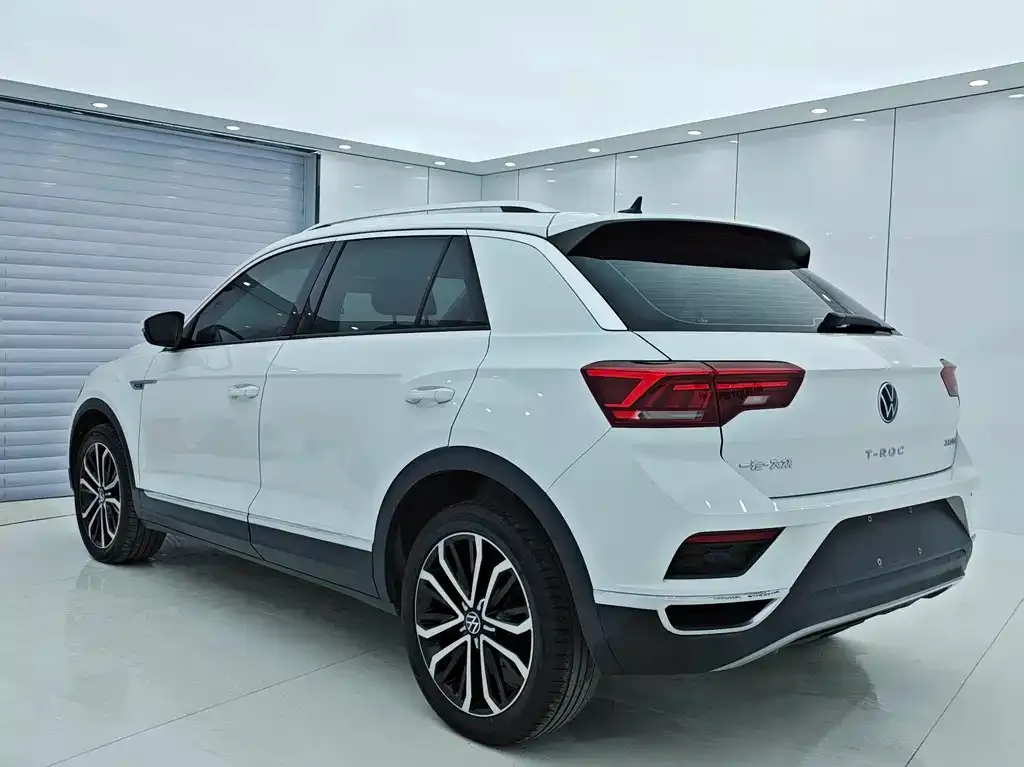 Volkswagen T-Roc — фото 6