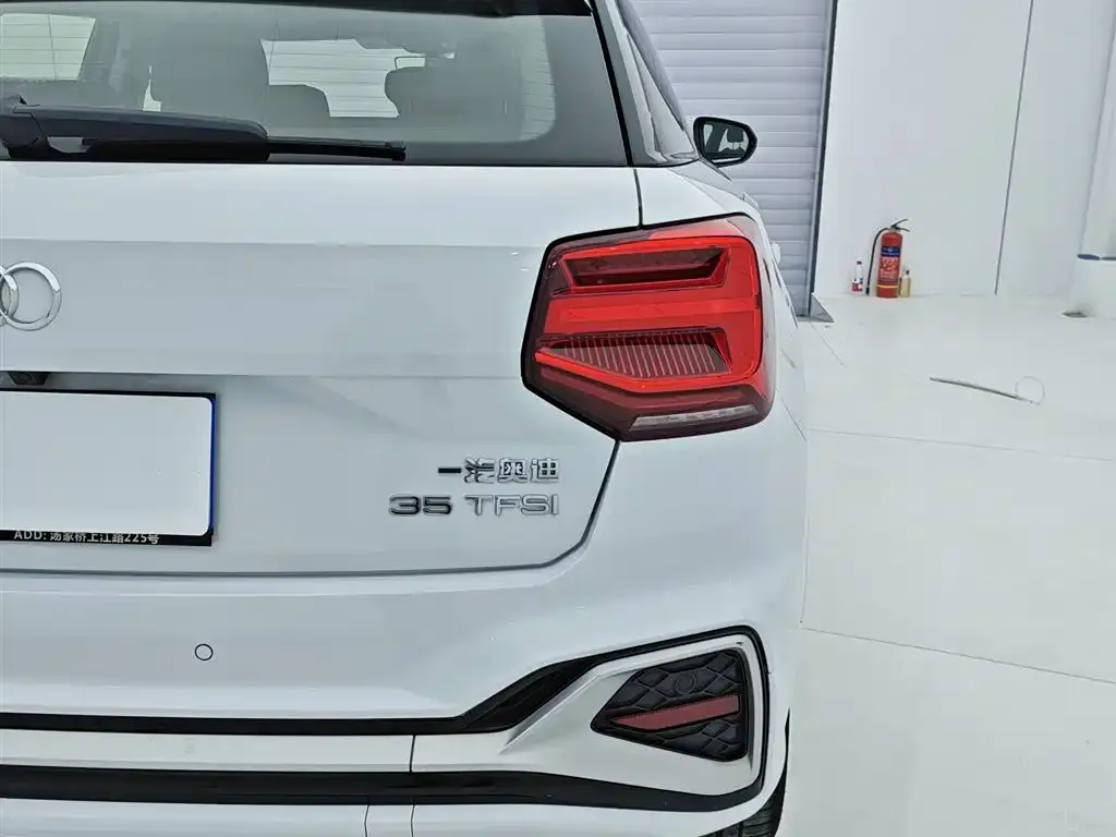 Audi Q2L — фото 10