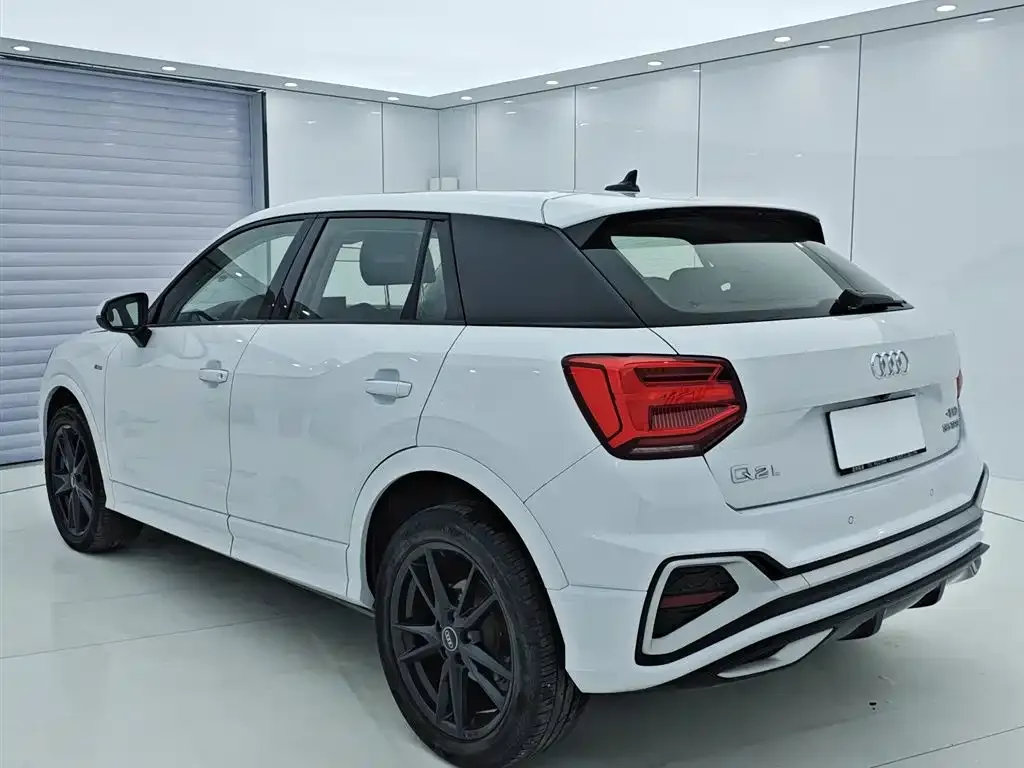 Audi Q2L — фото 6
