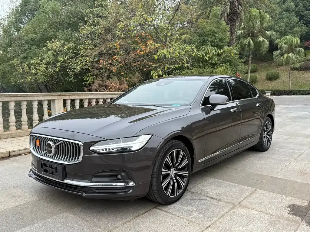 Volvo S90 — фото 1