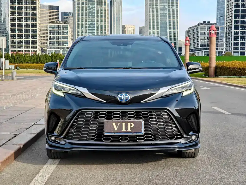 Toyota Granvia — фото 1
