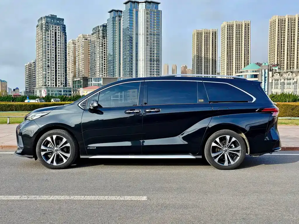 Toyota Granvia — фото 3