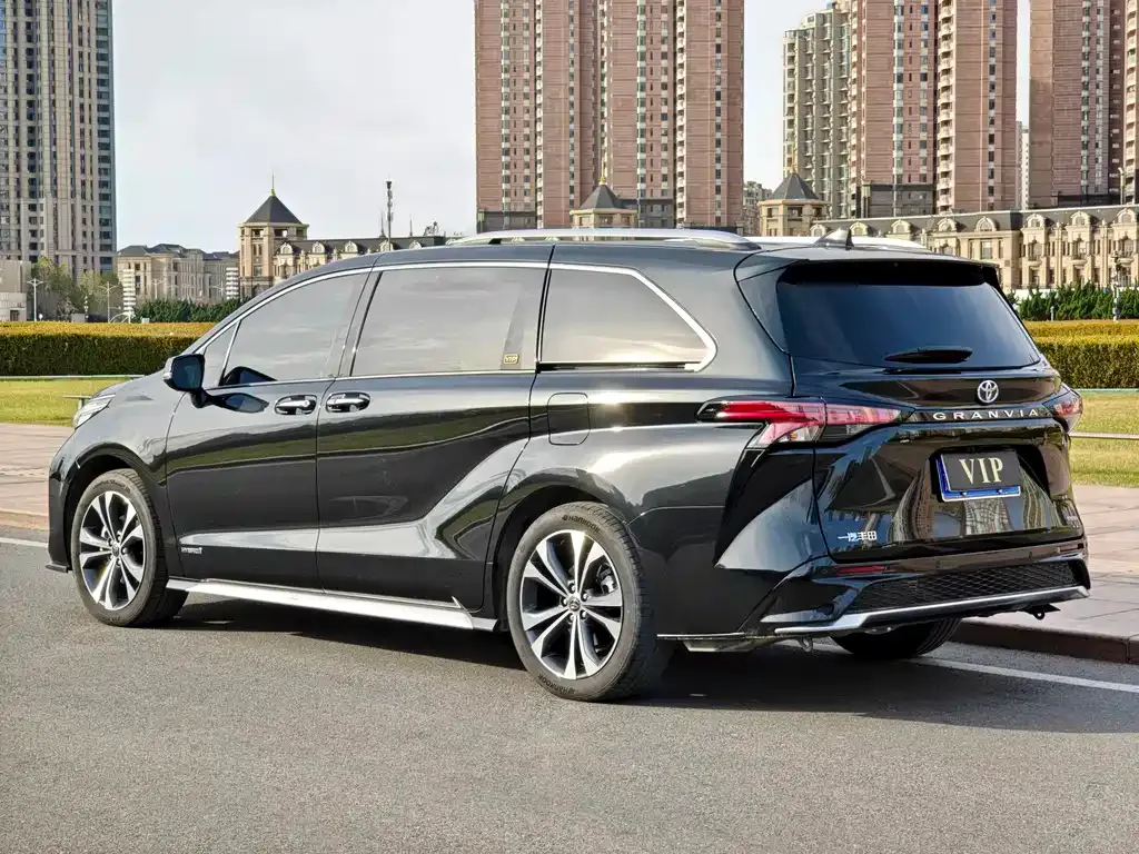 Toyota Granvia — фото 4