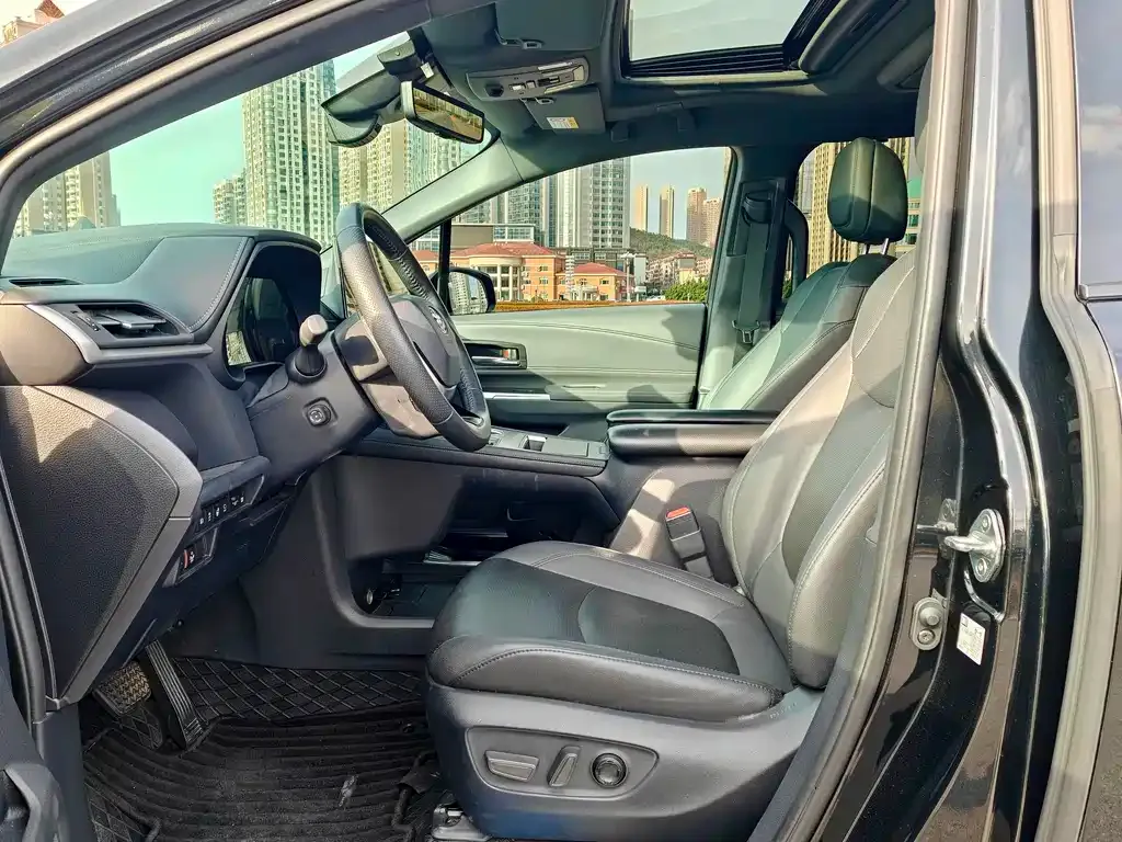 Toyota Granvia — фото 6