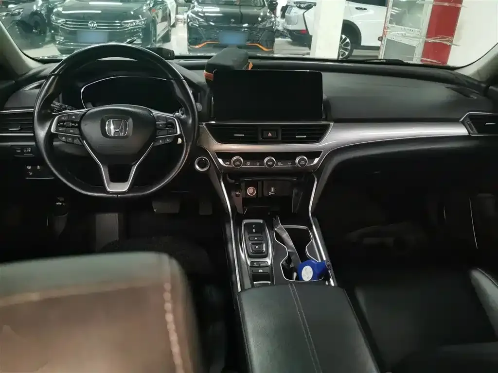 Honda Accord — фото 10