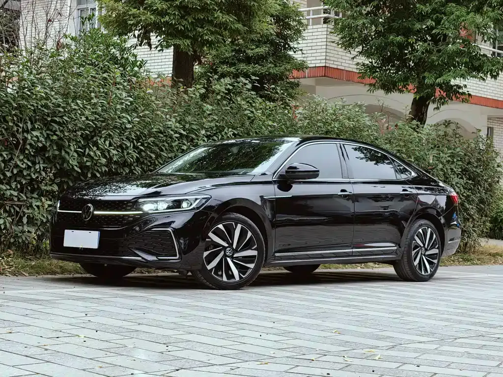 Volkswagen Passat — фото 1